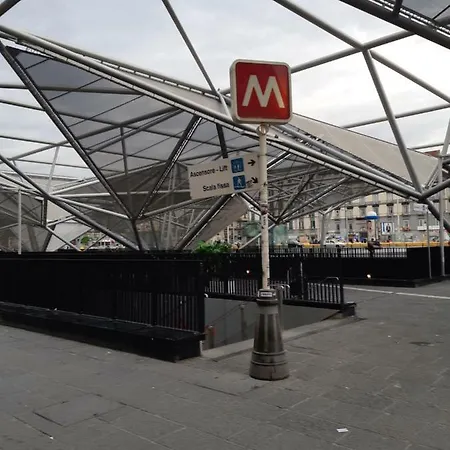 Metropolis Stazione Apartman Nápoly